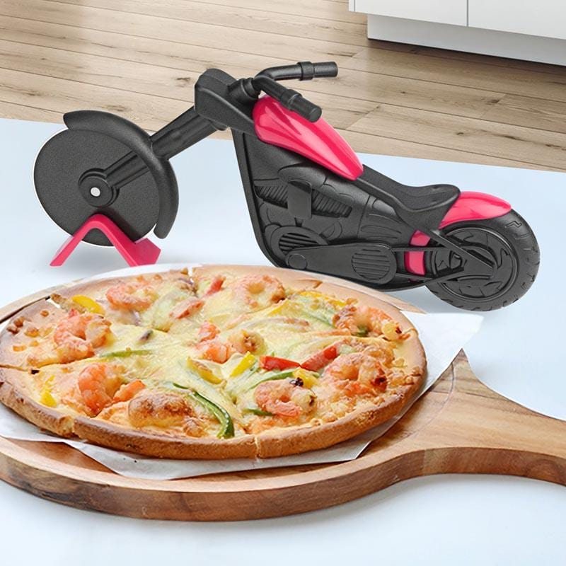 Pizza slicer cuts pizza easily